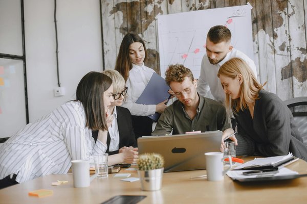 Designing a Resilient Customer Support System for E-Commerce Enterprises in the UK